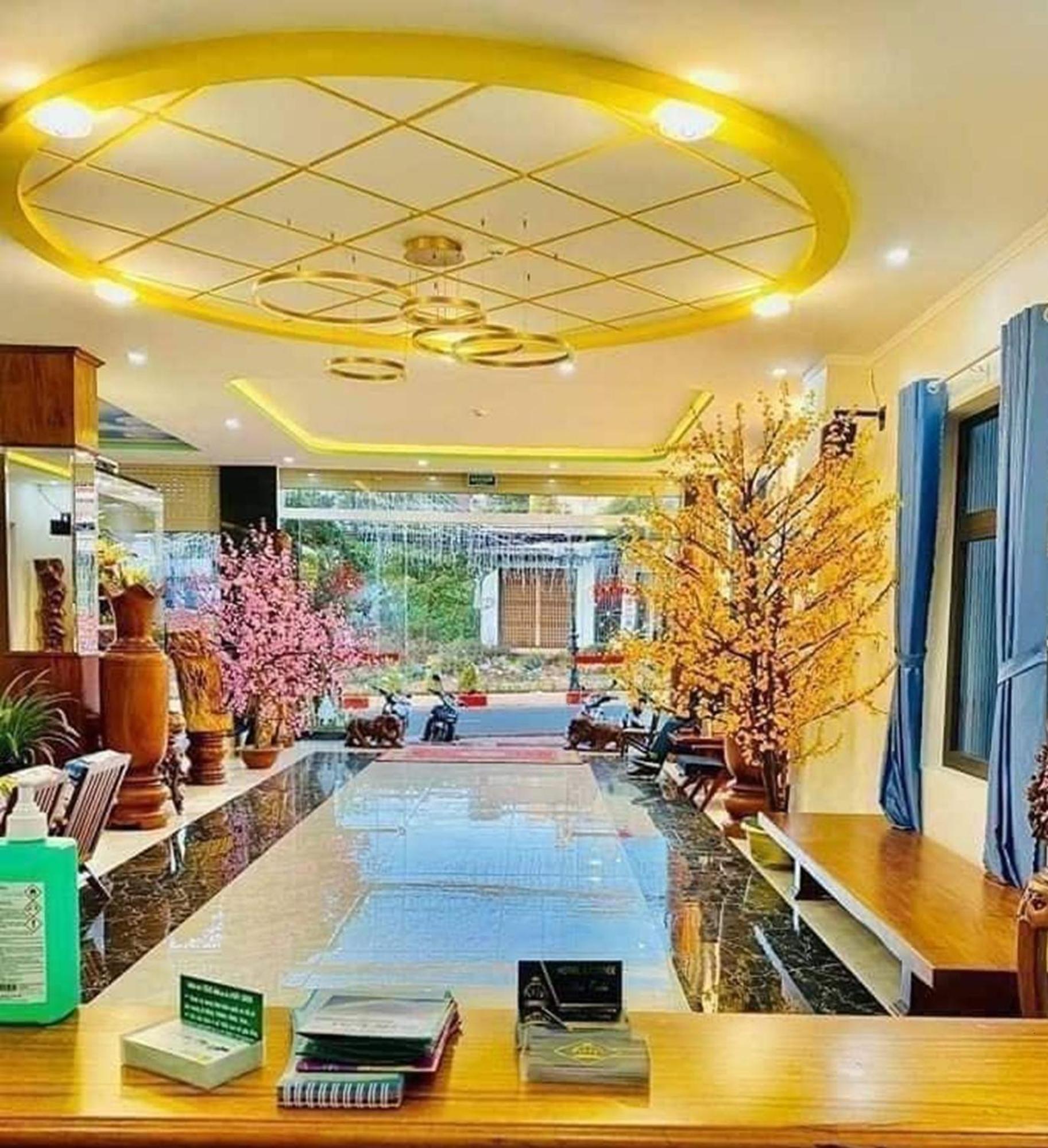 Anh Tuan Hotel & Coffee - Pleiku, Gia Lai エクステリア 写真
